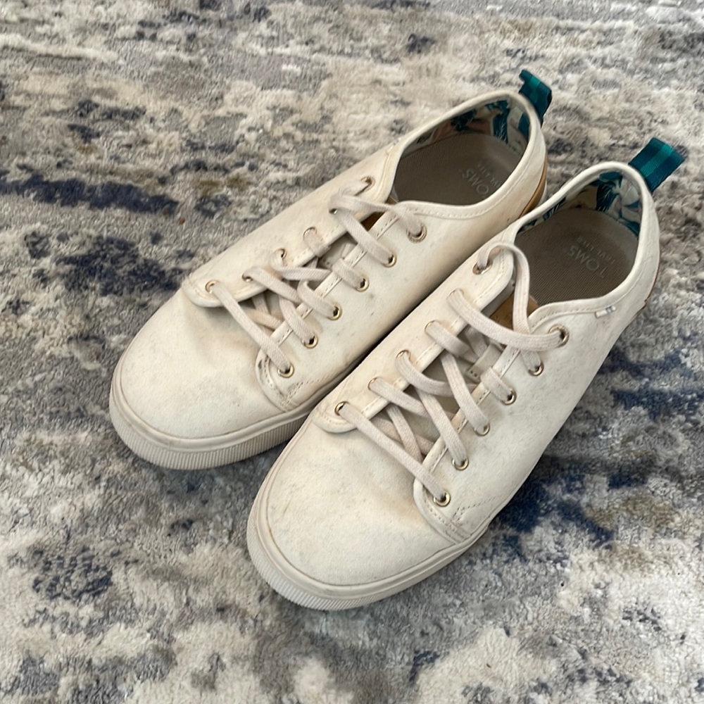 Toms - Travel Lite Low Canvas Lace Up Sneaker | 8.5 | Off-White